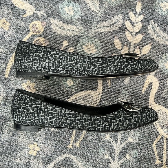 Salvatore Ferragamo Grey Tweed w/ metal Flower Toe Buckle - Picture 8 of 12